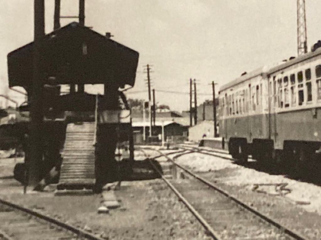 昭和鉄道写真：北陸本線高岡駅に停車する城端線キハ10系気動車。昭和41年11月5日撮影。7.7×11.3㎝。_画像3