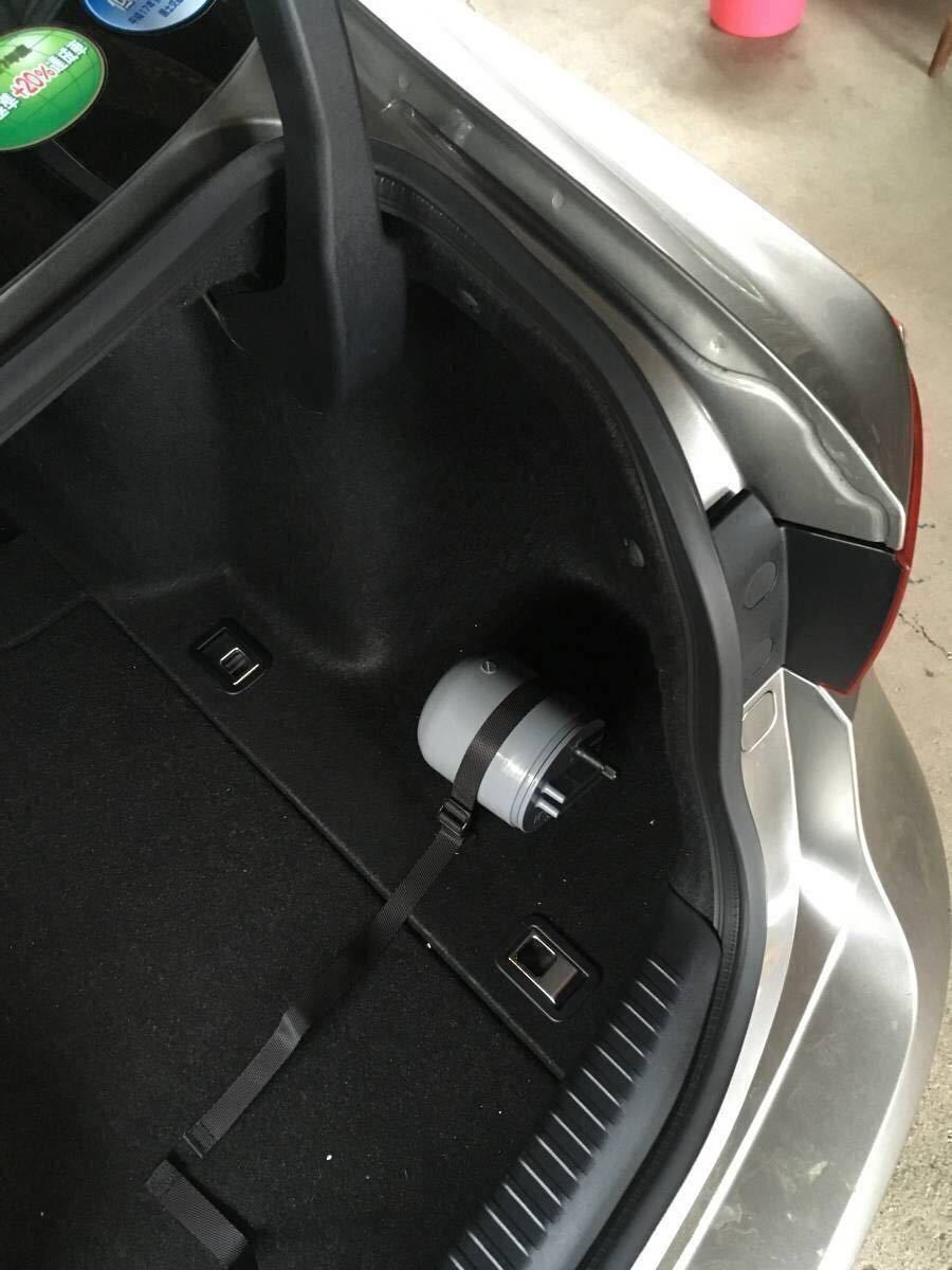 799タイヤ空気圧センサー 警告灯キャンセラー TPMS 容器 警告灯対策 解除 レクサス トヨタ 日産 インフィニティ等チェックランプ対策_※設置例：レクサスIS300Hのトランク内
