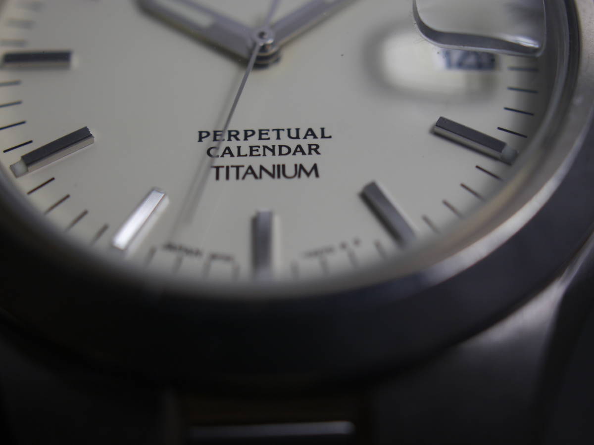 セイコー SEIKO パーペチュアルカレンダー 3針 デイト 純正ベルト チタン 8F32-0220 男性用 メンズ 腕時計 日本製 W397_画像4