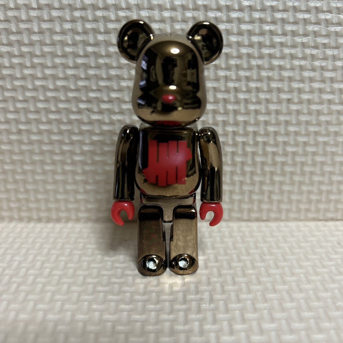 BE@RBRICK ベアブリック　STUSSY ×UNDEFEATED×HECTIC 100% コラボ　ステューシー アンディフィーテッド ヘクティク_画像1