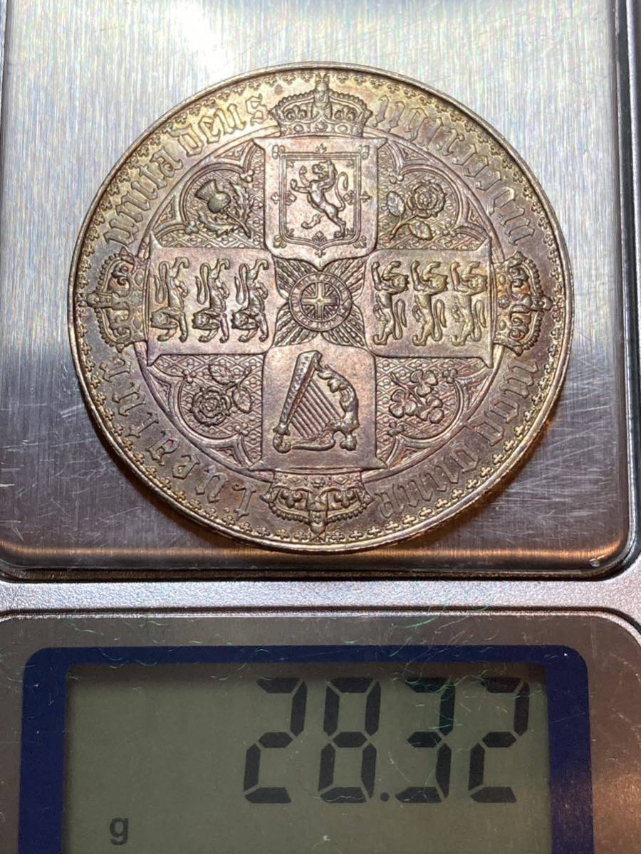 33【古銭】1847年　イギリスヴィクトリア女王　ゴチッククラウン　銀貨　総重量約28.3g 直径約39.2mm_画像3