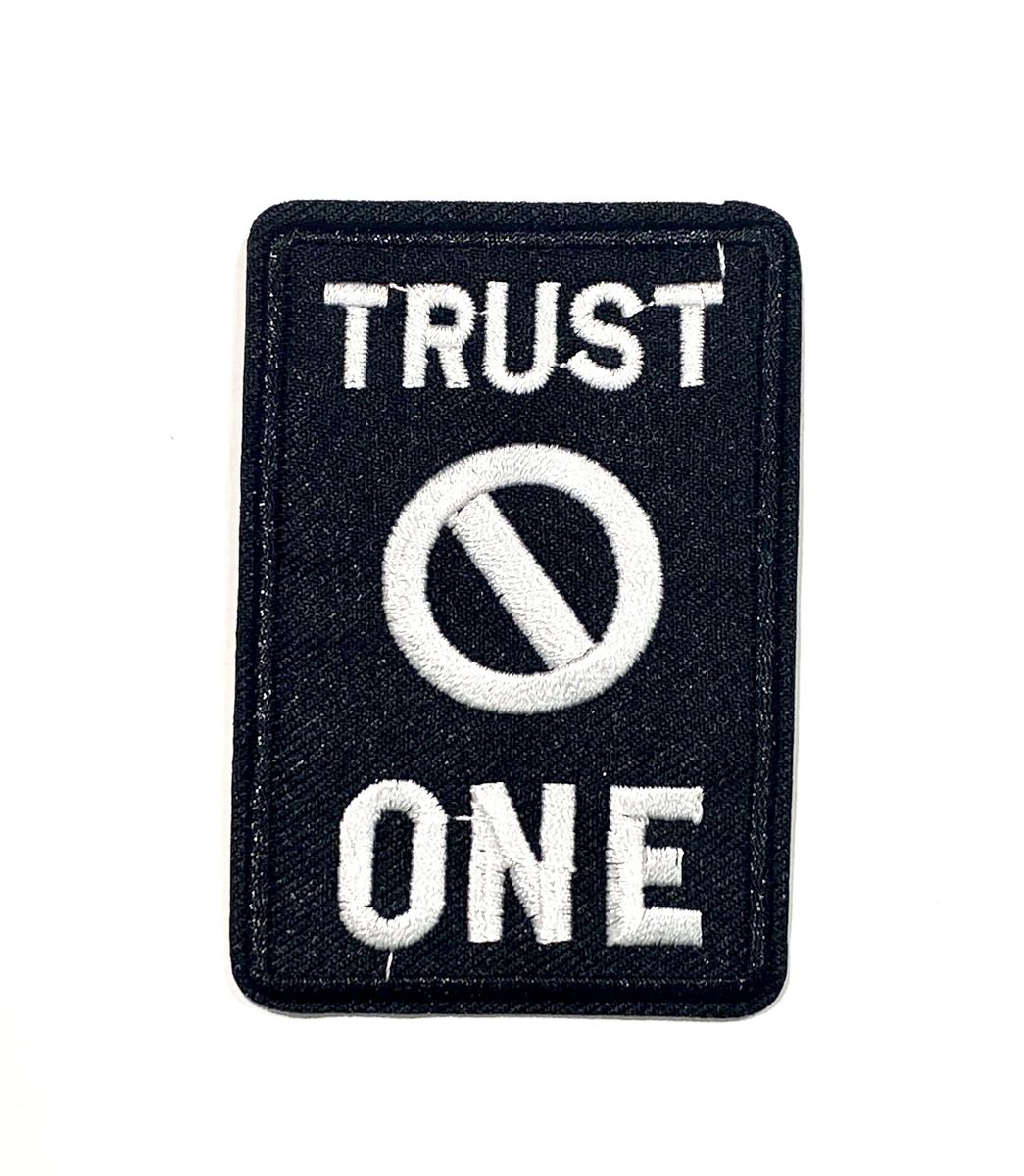 【TRUST ONE】ワッペン　アイロンワッペン　刺繍ワッペン　未使用品　簡単　アイロン接着　ロゴ