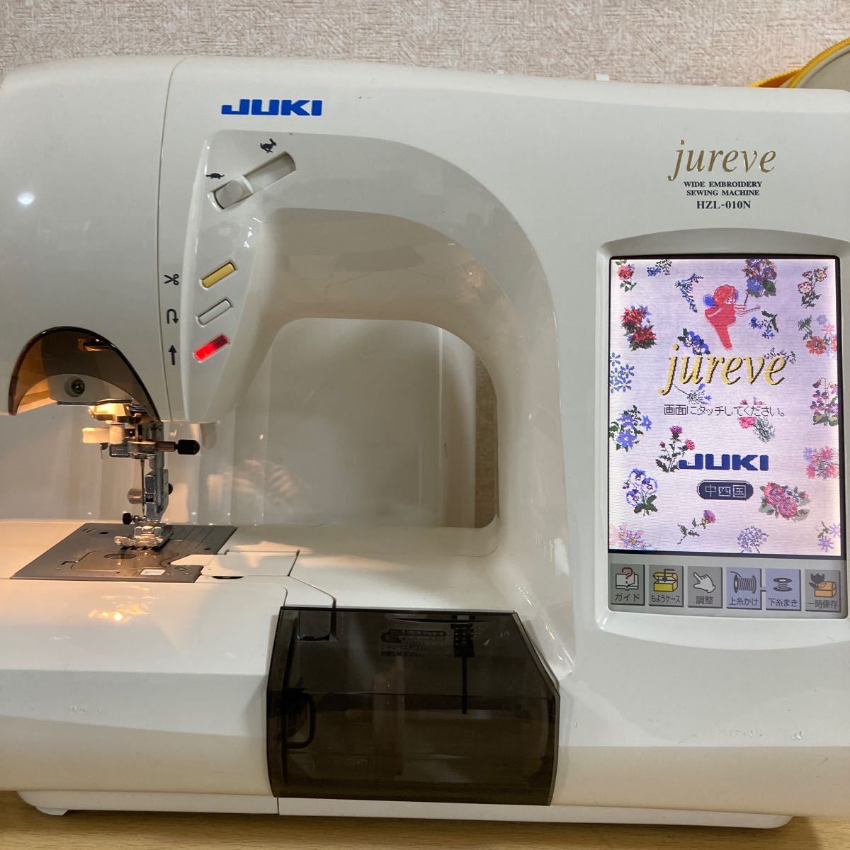 Juki ジューキ Jureve ジュレーブ HZL-010N EM-3 ミシン 刺繍機 刺しゅう機 刺繍 手工芸 手芸 電子ミシン ハンドクラフト 裁縫 11 ス 4511_画像2