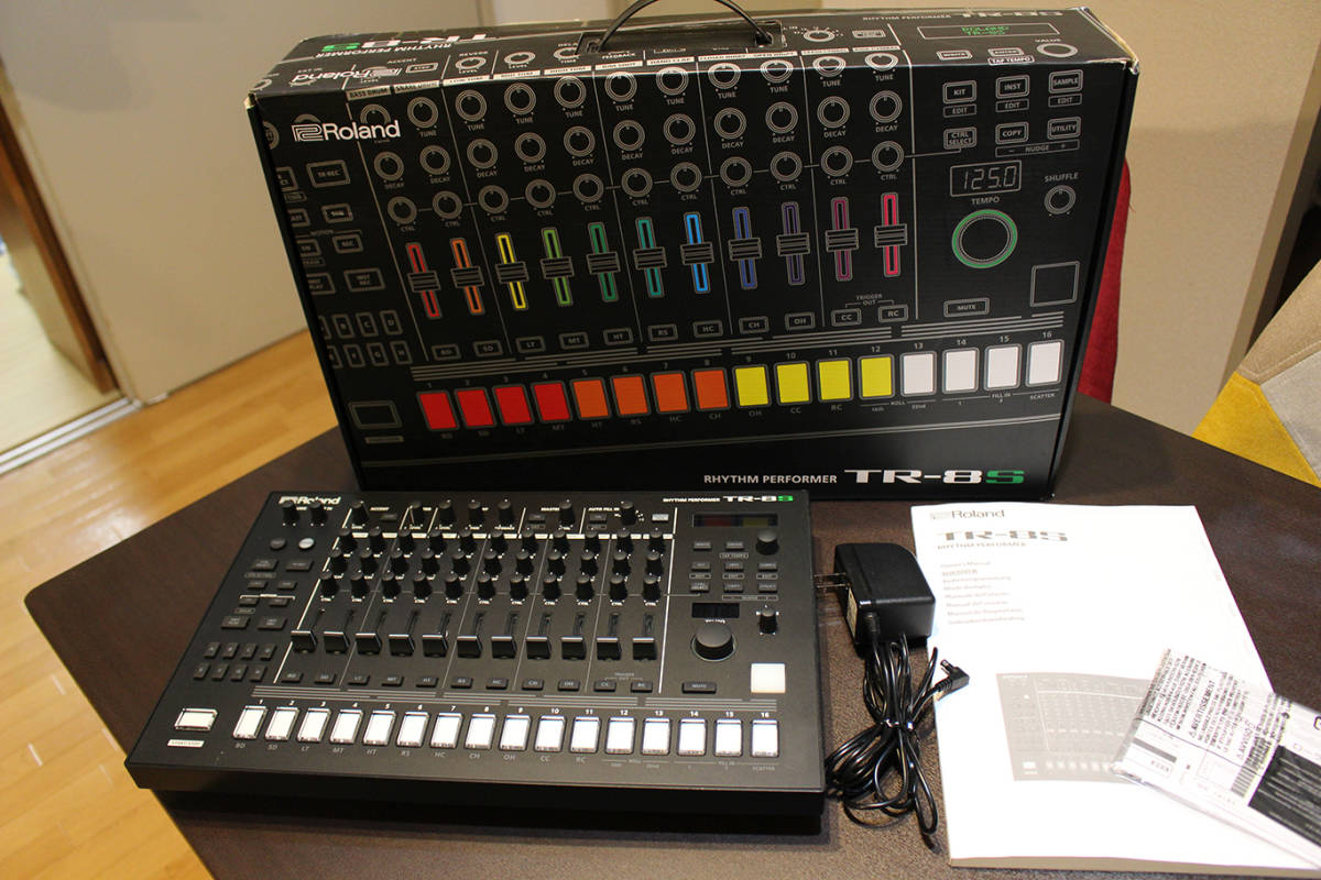 最も完璧な series AIRA Roland リズムマシン Performer Rhythm TR-8S