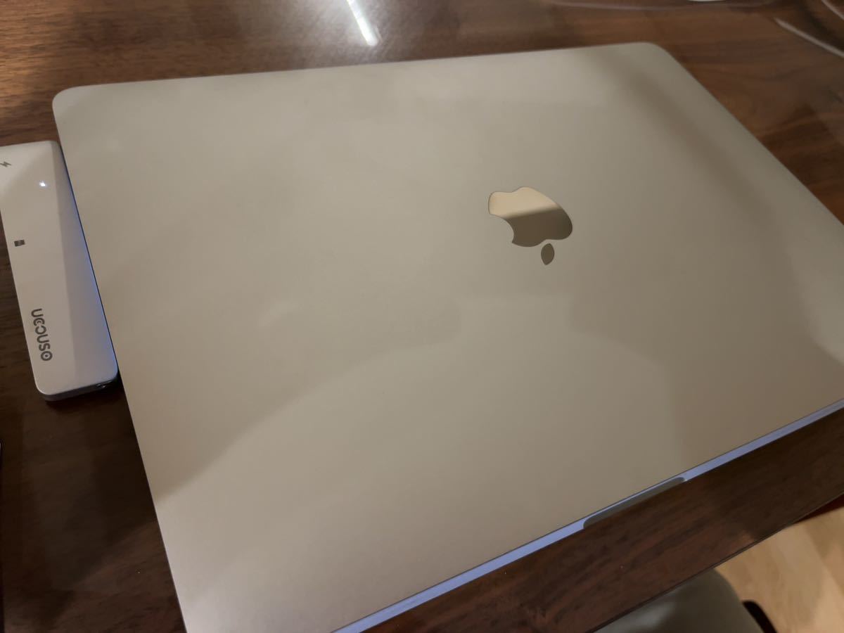 Macbook pro 13 2016 美品　バッテリー交換済　Touch Bar_画像3