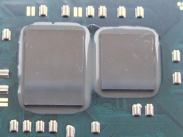 Pentium P6200 2コア 2スレッド 2.13GHz 305 0500/6221215_小さなコア欠けがあります。