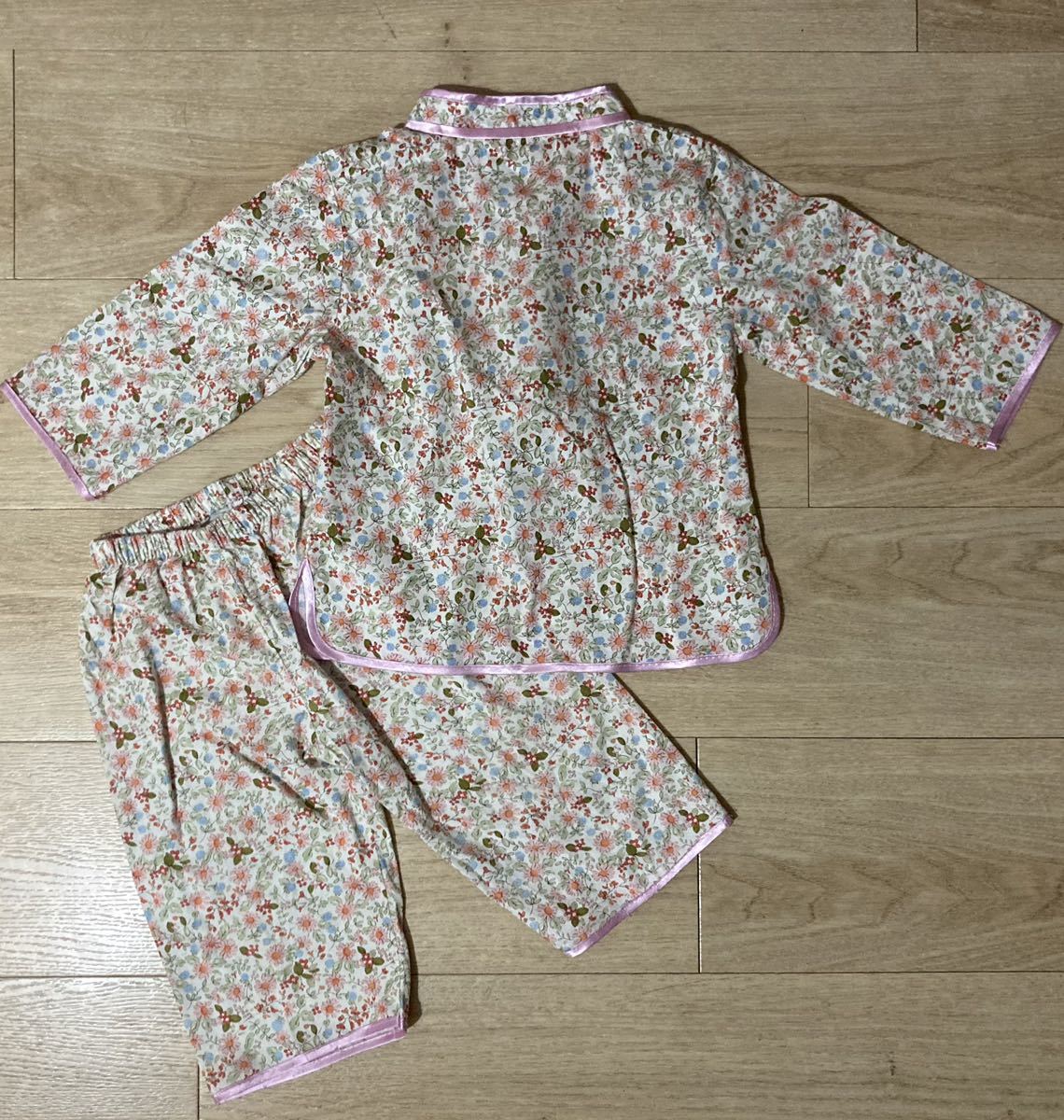 子供用チャイナ服 小花柄セットアップ ピンク 女の子 ガールズ 80〜85パジャマ ルームウェア ワンピースの画像2