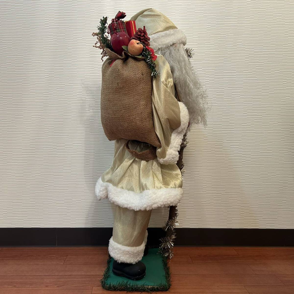 大きめサイズ★87cm サンタクロース 人形 置物 屋外 屋内 ゴールドカラー クリスマスの画像4