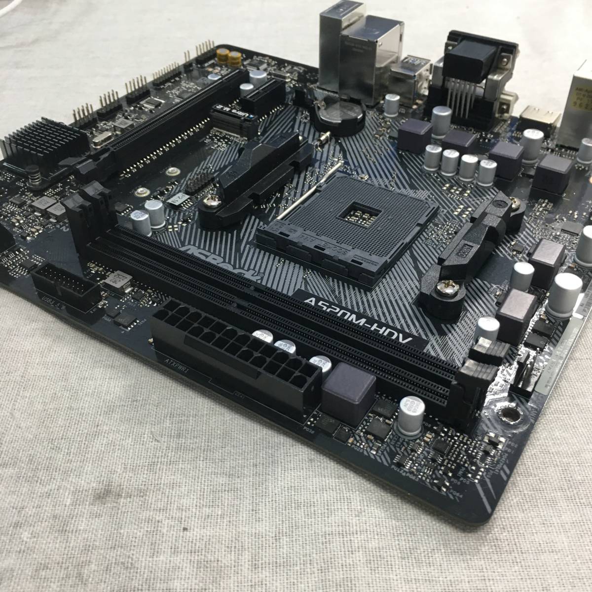 ジャンク品 ASRock AMD Ryzen 3000/4000シリーズ(Soket AM4)対応 A520チップセット搭載 Micro ATX マザーボード A520M-HDV　_画像6