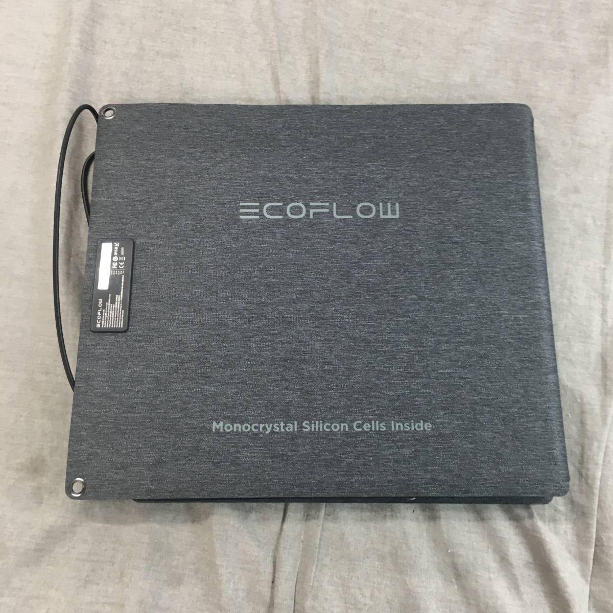 現状品 EcoFlow(エコフロー) ソーラーパネル 110W ポータブル電源充電 高変換効率 IP67防水防塵 折りたたみ式 EF-FLEX-110C_画像3