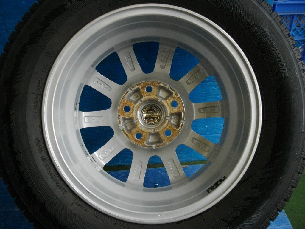 【H】日産 純正OP エスティーロ 15インチ 5.5J +45 5H PCD114.3 BRIDGESTONE ブリザック VRX3 195/65R15 2021年製 セレナ 純正 同サイズ_画像3