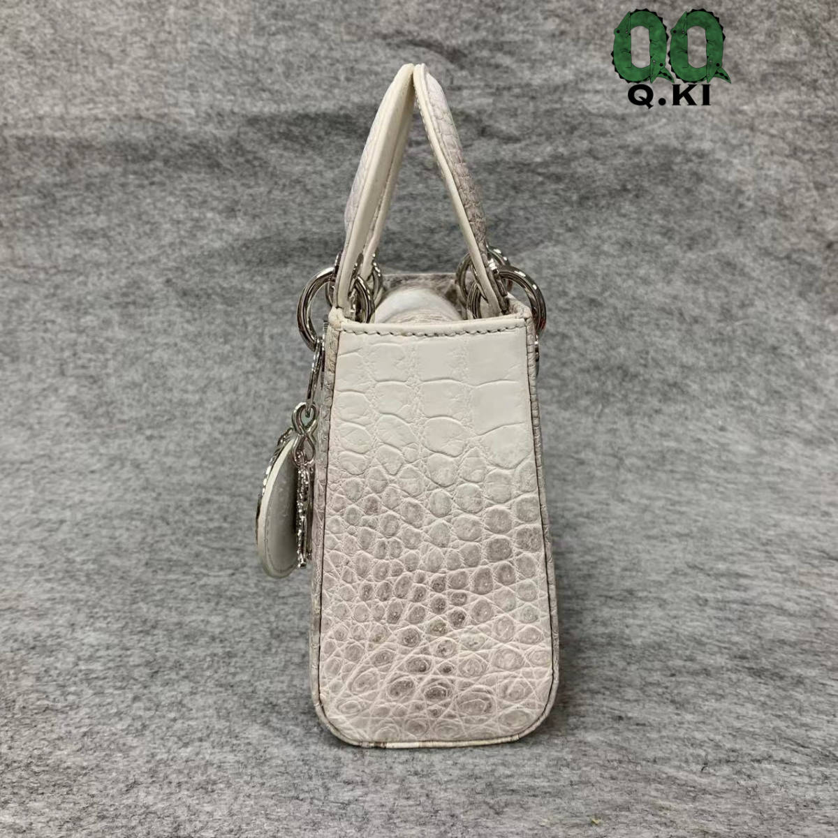 himalaya white crocodile leather wani leather genuine article . leather center taking . mat processing handbag shoulder bag beautiful color 1 point 