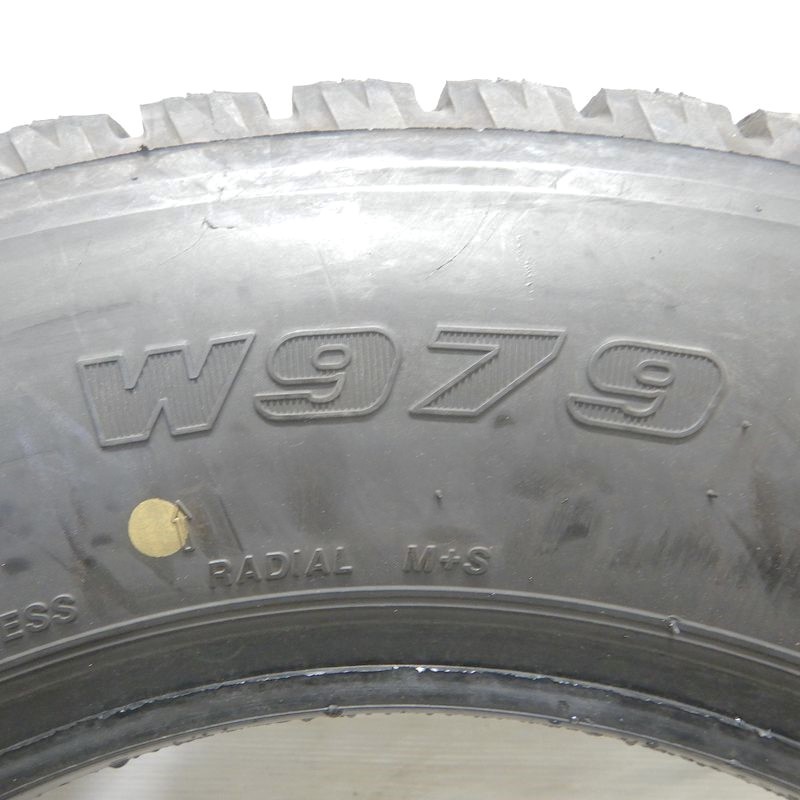 中古タイヤ 205/70R16 111/109L BRIDGESTONE BLIZZAK W979 スタッドレスタイヤ 6本セット エルフ 中古 16インチ_画像4