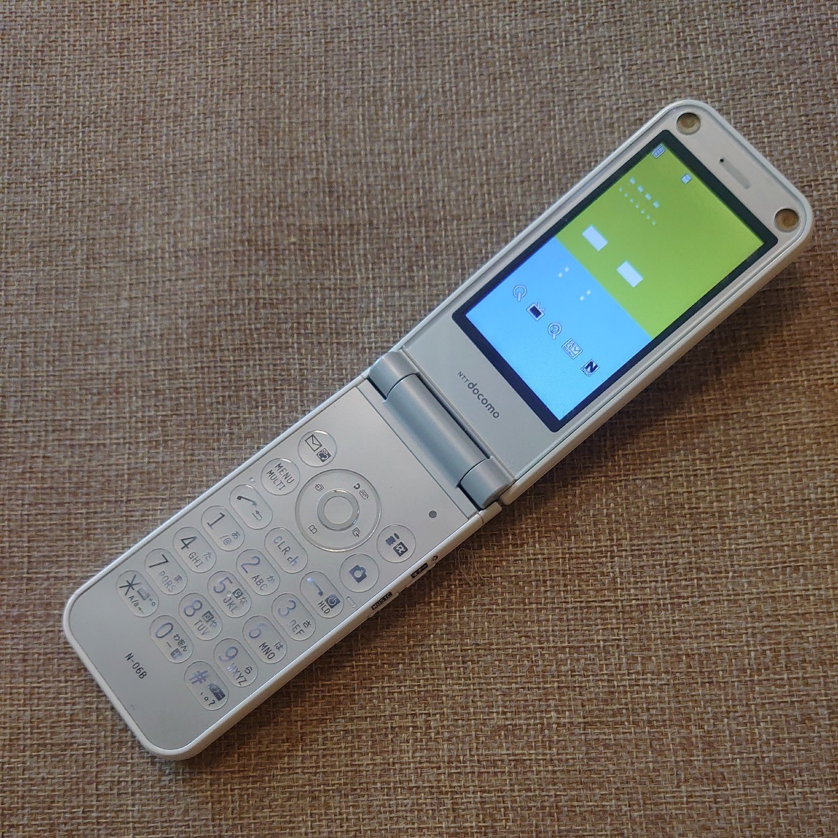 N-06B docomo ホワイト_画像1