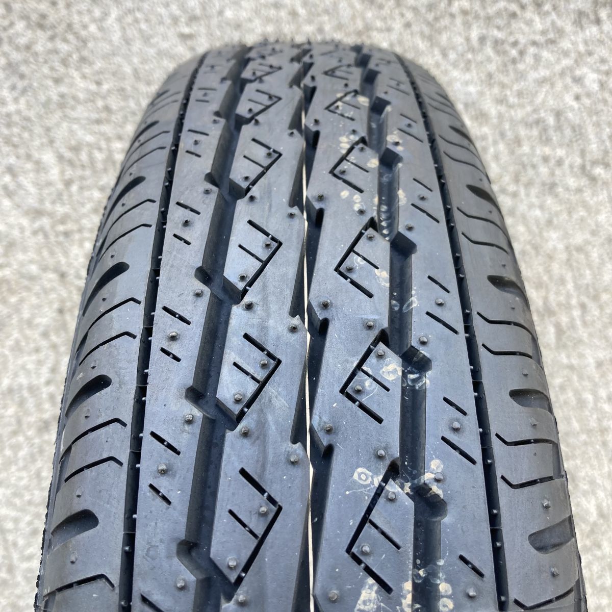 送料無料 新品 4本セット (KI0001.8) 145/80R12 LT 80/78N BRIDGESTONE K370 夏タイヤ 2022年～ 145R12 6PR 軽トラ 軽バン_画像2