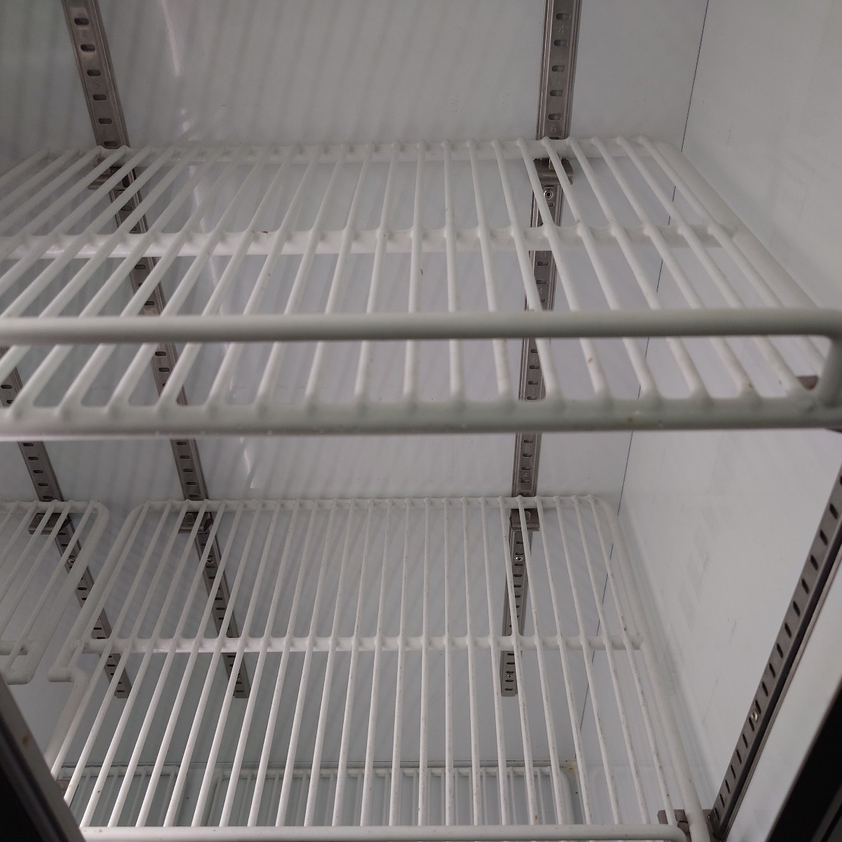 中古厨房 業務用 フクシマ 福島工業 縦型 リーチイン 冷蔵ショーケース MSU-090GHWSR 344L スライド扉 照明 2015年製の画像8