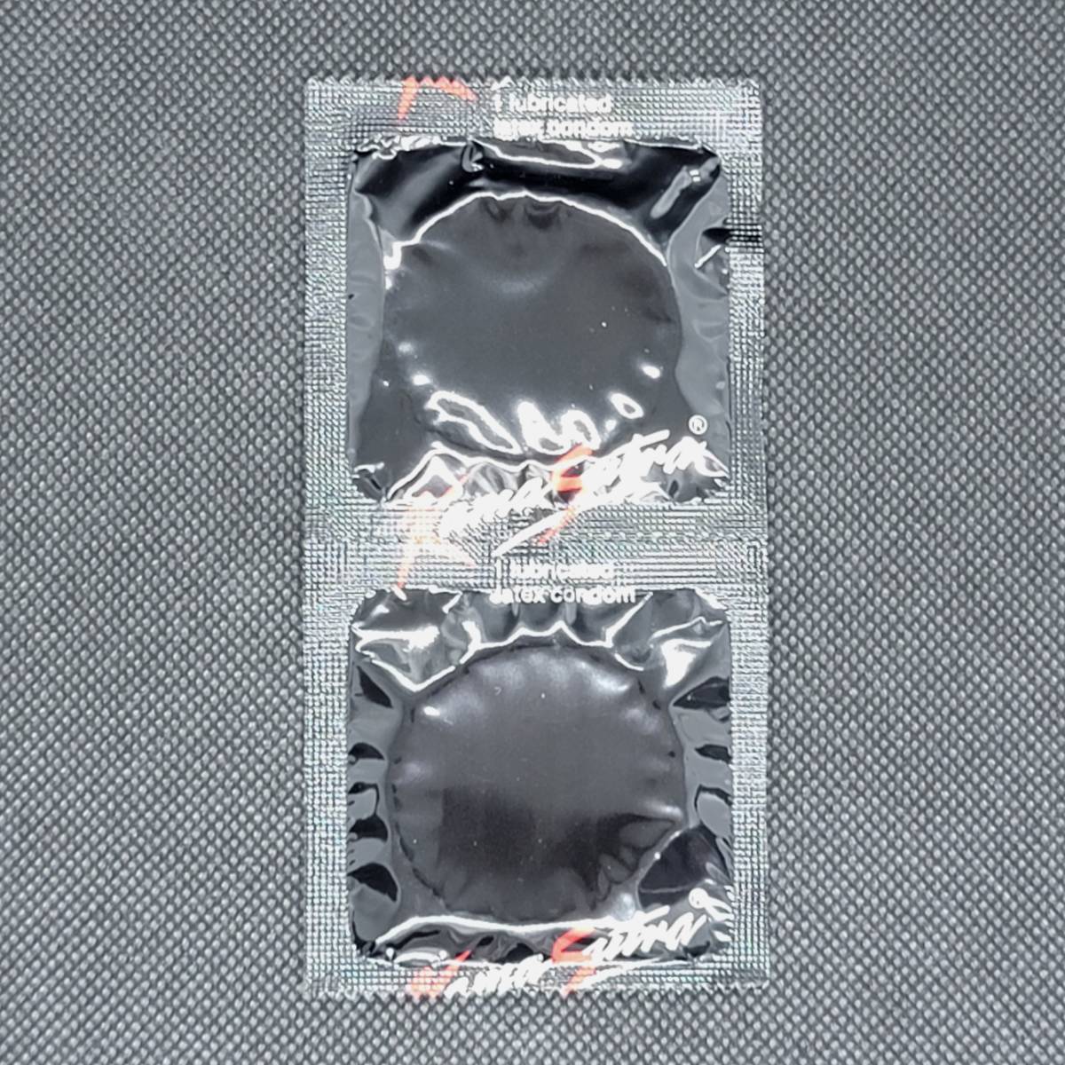 【匿名配送】【送料無料】 早漏防止コンドーム 使い比べ KamaSutra + EXS 2種(各2個) 合計4個 スキン 避妊具_画像5