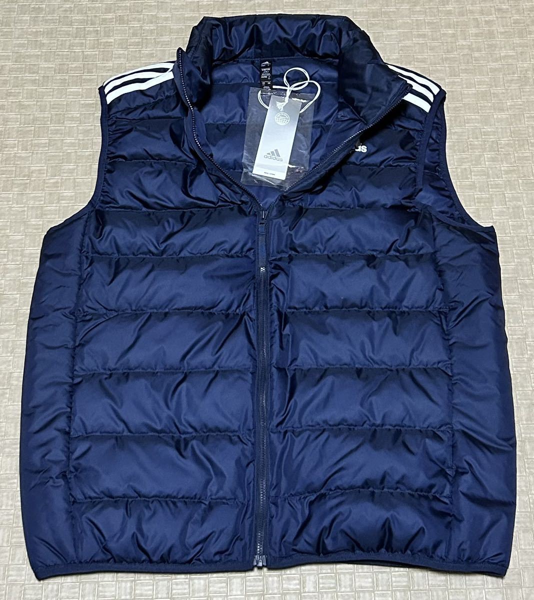 adidas・ESSENTIALS DOWN VEST アディダス エッセンシャルズ ダウン ベスト・2XL（XO） サイズ・新品_画像2