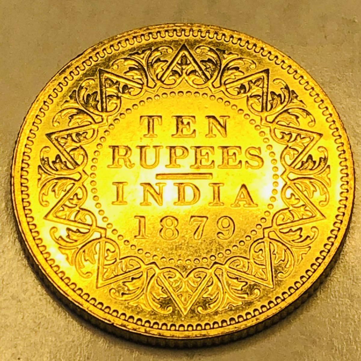 金貨 1879年　ヴィクトリア女王　10ルピー金貨　大英帝国の植民地　英領インド　美品　古銭　竜　_画像2