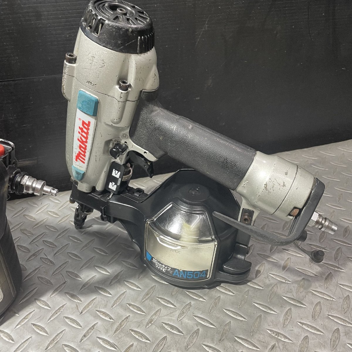 【ジャンク品】マキタ/makita エア工具 ジャンク3台セット 釘打ち機 フロアタッカ AN504 AT450HA AN931H【格安出品♪】_画像2