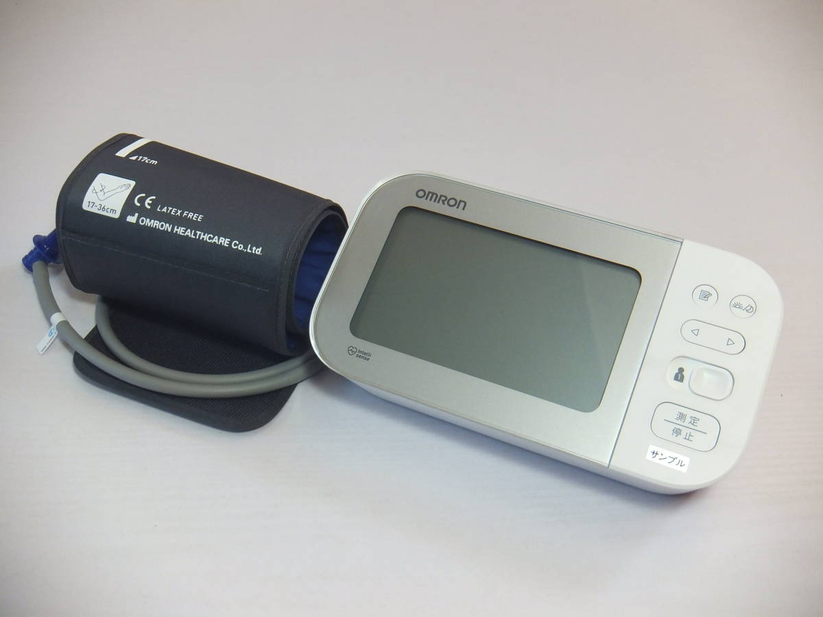 展示品★OMRON オムロン★上腕式 血圧計 HCR-750AT e-フィットカフ 簡単に比較 Bluetooth通信機能_画像1