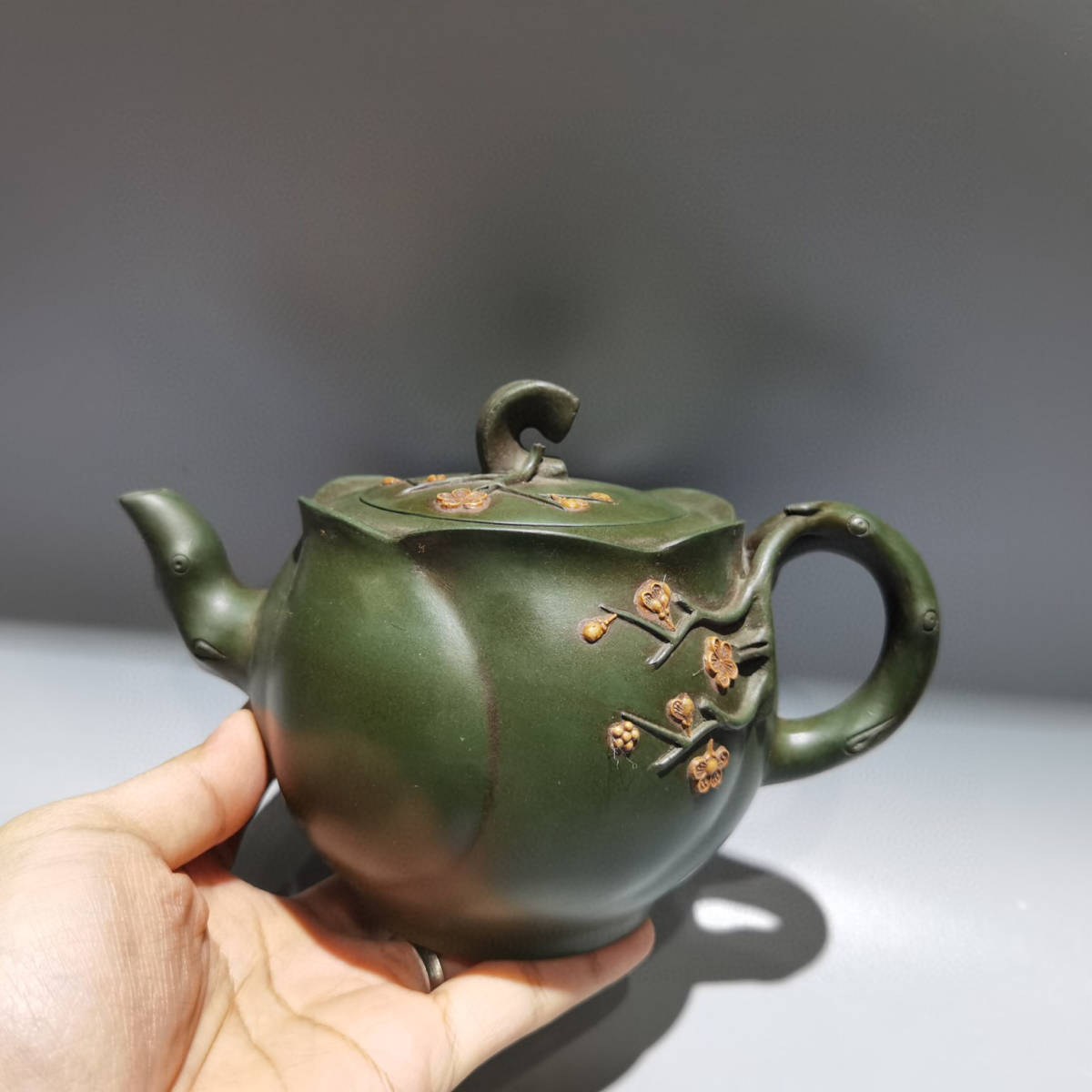 驚きの値段】 【蔵友館蔵品・紫砂壺・碗梅壺・蒋蓉款・原礦綠泥