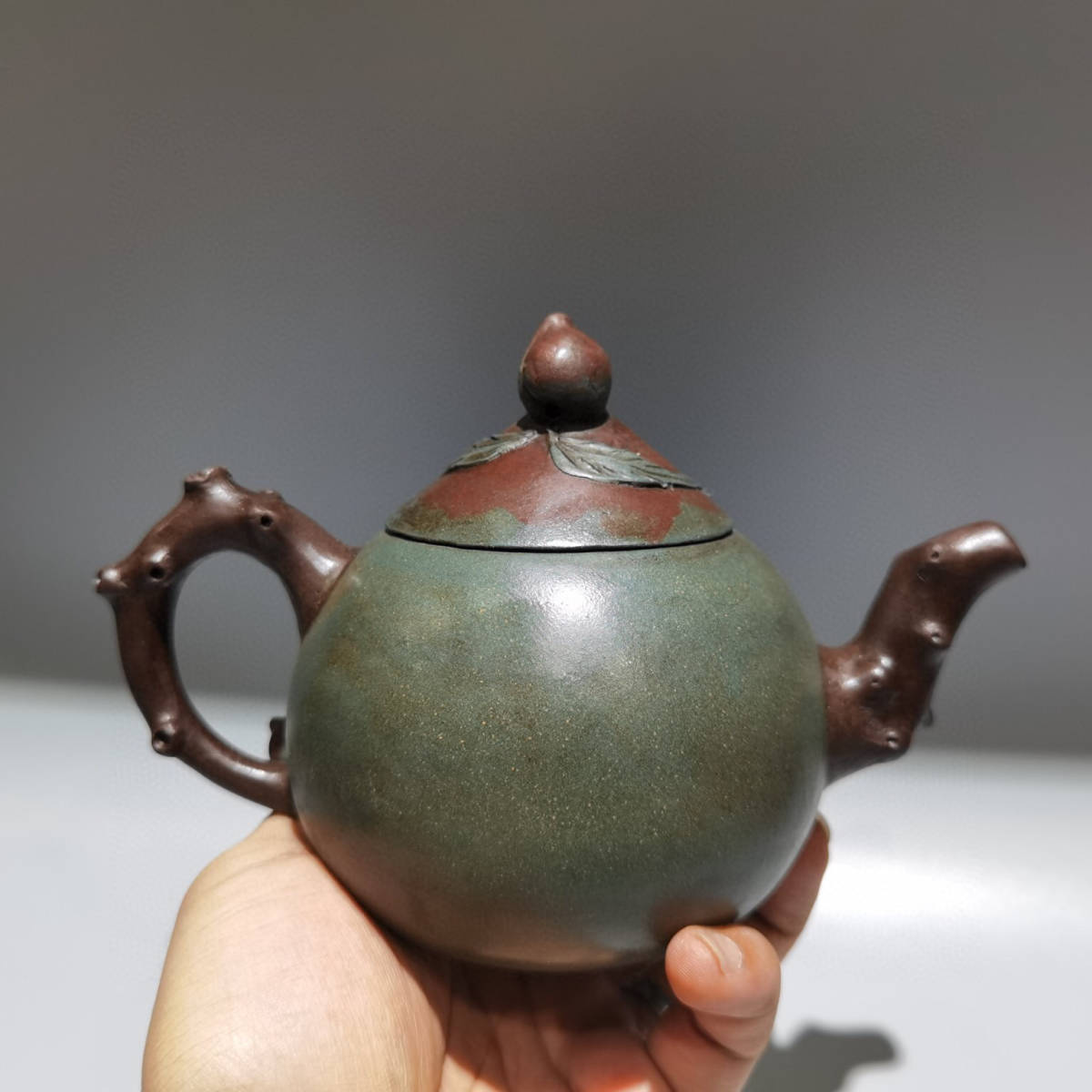 【蔵友館蔵品・紫砂壺・寿桃壺・蒋蓉款・原礦綠泥】・茶道品・希少珍品・賞物・中国古美術_画像4