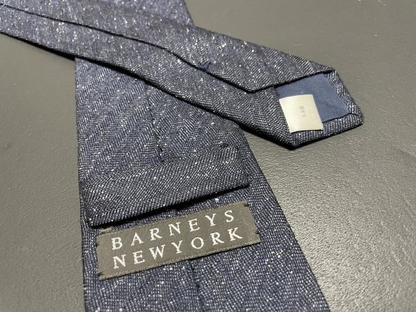 【美品】BARNEYSNEWYORK　バーニーズニューヨーク　無地柄　ネクタイ　3本以上送料無料　ネイビー系_画像2