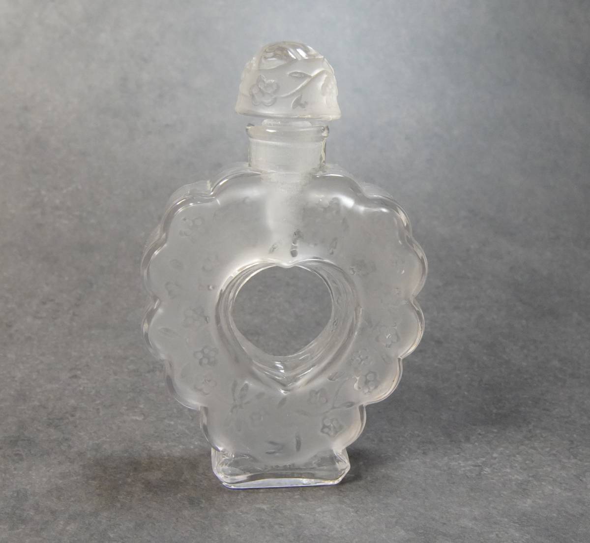 希少美品　Lalique(ルネ・ラリック) NINA RICCI(ニナリッチ) 香水瓶『Coeur Joie(喜びの心)』ラリックアンティーク 底面刻印あり