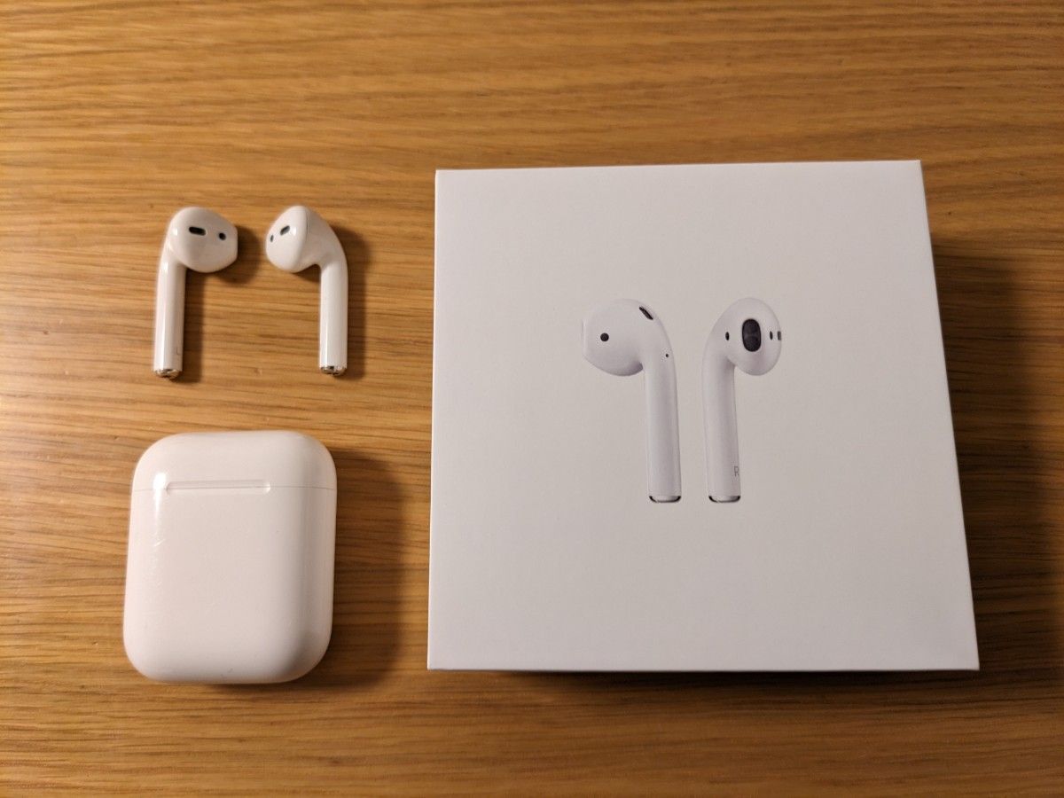 AirPods (エアーポッズ/第2世代) with Charging Case MV7N2J/A