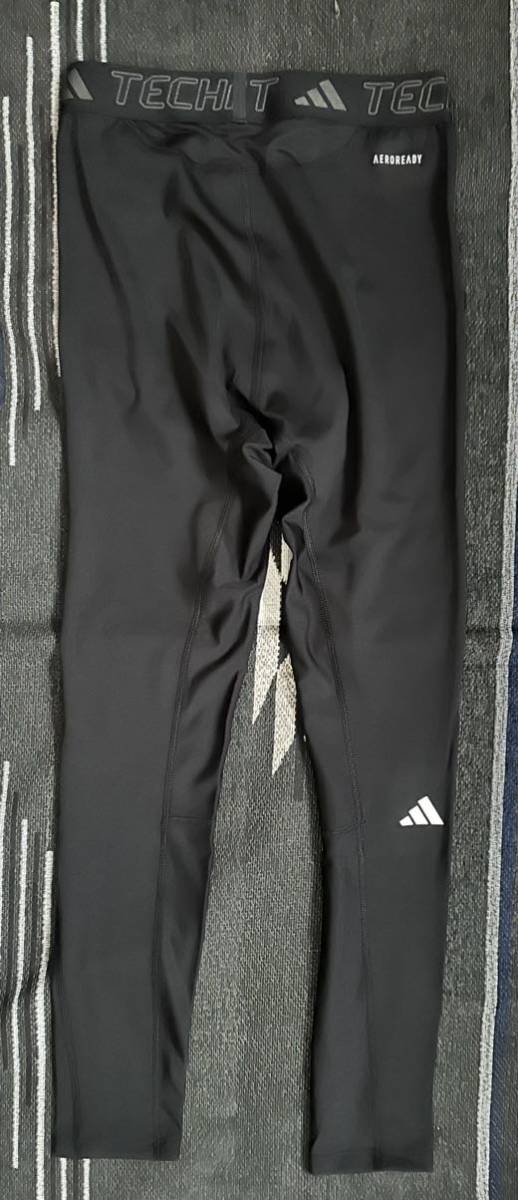 新品 秋冬 NEWMODEL adidas テックフィット トレーニング 長袖Tシャツストレッチトレーニングウェアセット _画像5