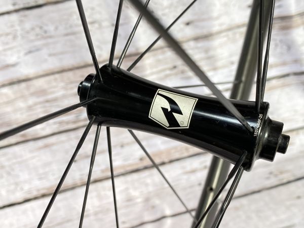 12852円 美品 REYNOLDS ASSAULT フロント チューブレス 41mm 12852円 美品 REYNOLDS ASSAULT フロント チューブレス 41mm