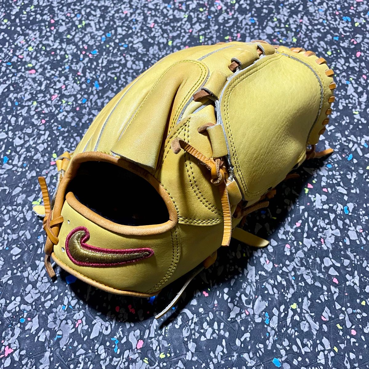 NIKE ナイキ READY MVP 軟式用 投手用 グローブ 金刺繍赤枠 NIKE ナイキ READY MVP 軟式用 投手用 グローブ 金刺繍赤枠