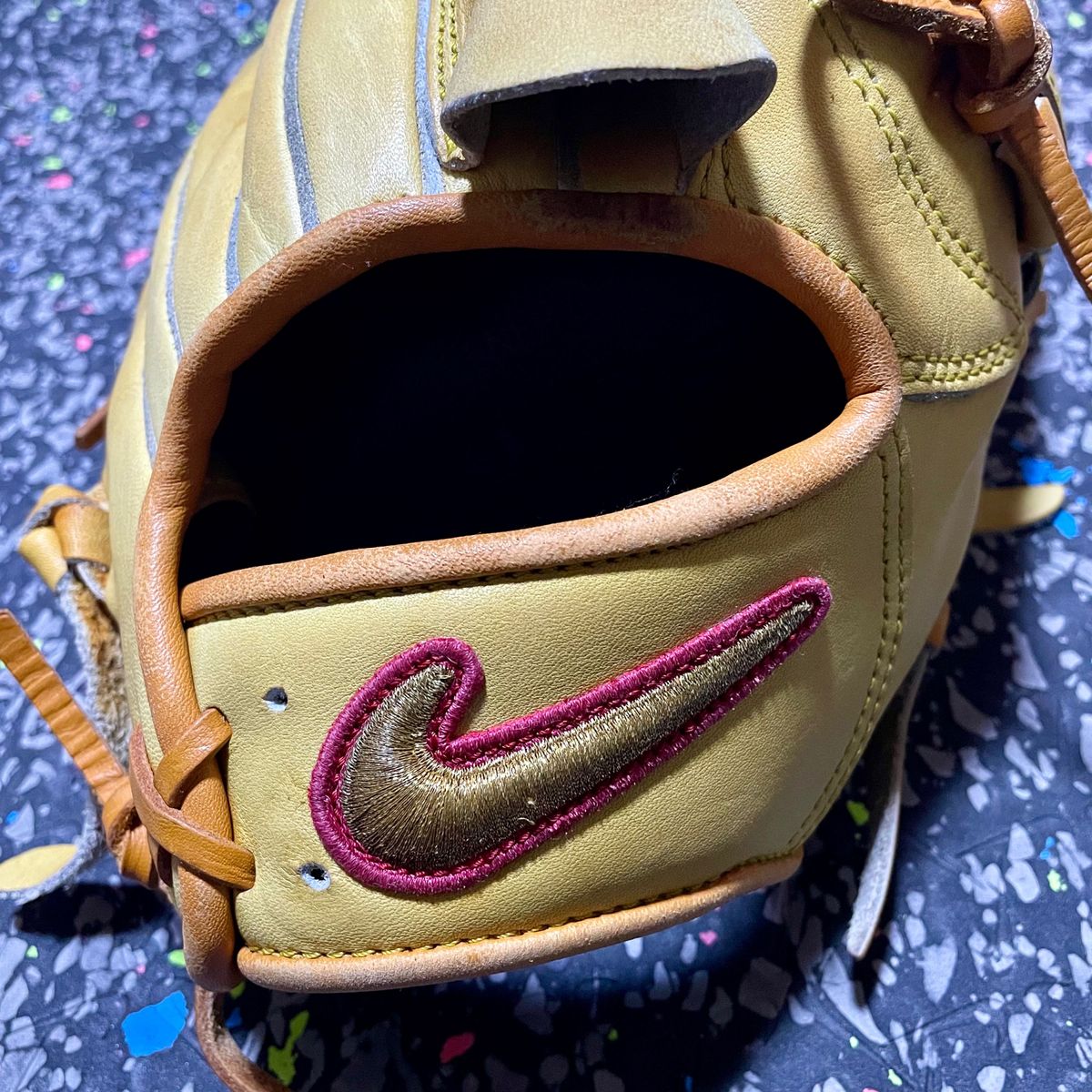 NIKE ナイキ READY MVP 軟式用 投手用 グローブ 金刺繍赤枠 NIKE ナイキ READY MVP 軟式用 投手用 グローブ 金刺繍赤枠