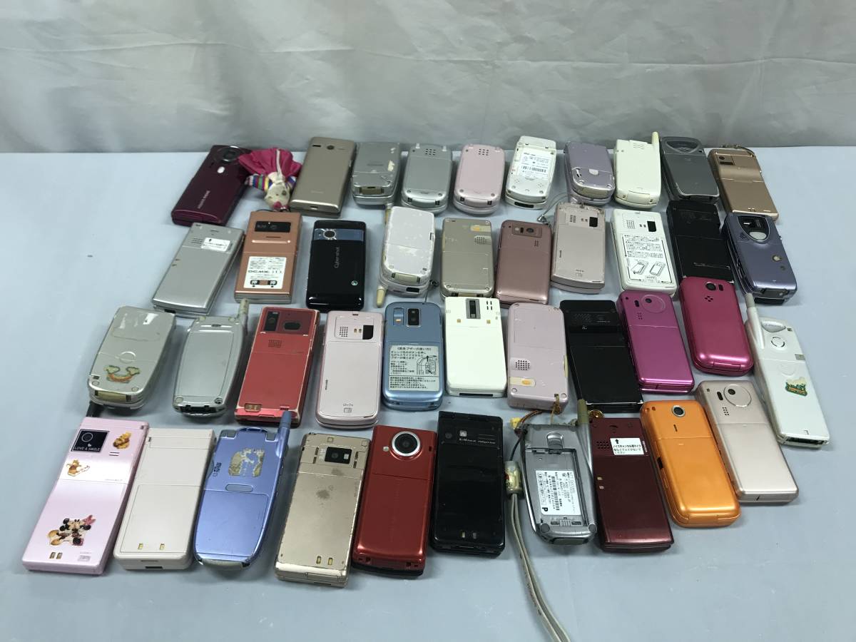 Docomo SoftBank AU J-FHON 携帯電話 ガラケー 大量おまとめ 約40台 充電器 家電 レトロ アンティーク 趣味 コレクター _画像4