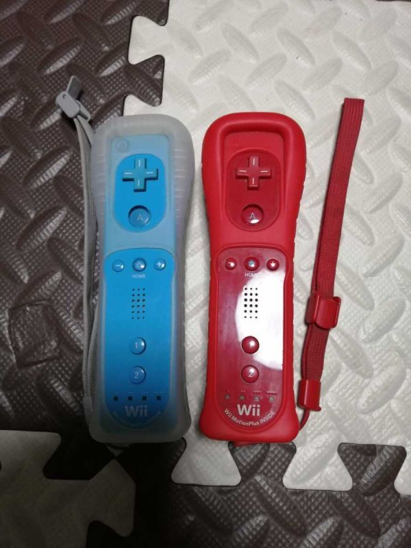 美品　Nintendo Wiiリモコンプラス WiiU 任天堂 青 マリオレッド 2個 セット リモコンジャケット付きWii Remote controller　動作確認済み