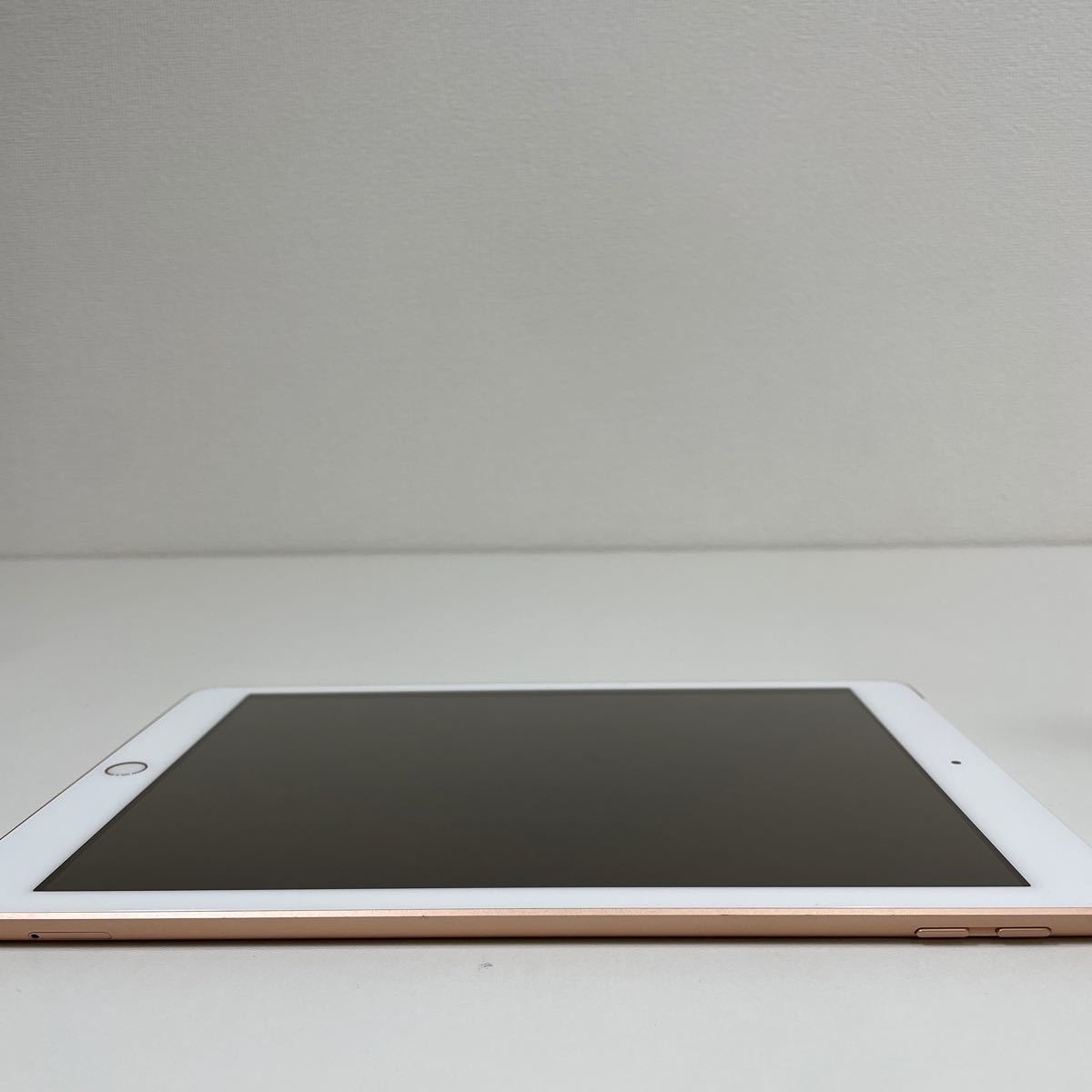 G◎ iPad 第6世代 32GB ゴールド 美品 箱付き 充電器付き 初期化済み SIMフリーWi Fi _画像7