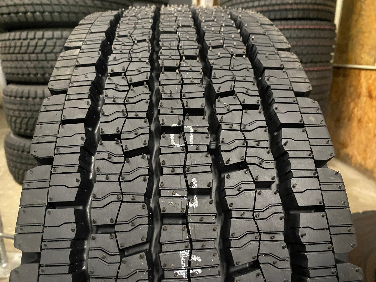 新品 未使用 245/70R19.5 136/134J DUNLOP SP002 イボ付き バリ山 スタッドレス トラックタイヤ 4本セット K_画像4