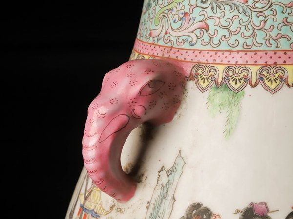 【流】中国美術 大清乾隆年製 色絵粉彩象耳姑娘図花瓶 高30cm ZTL792_画像2
