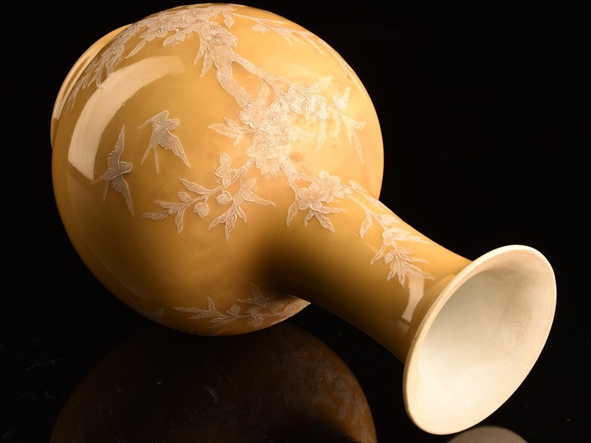 【流】中国美術 景徳鎮製 黄釉花鳥図花瓶 高28cm TP572_画像2