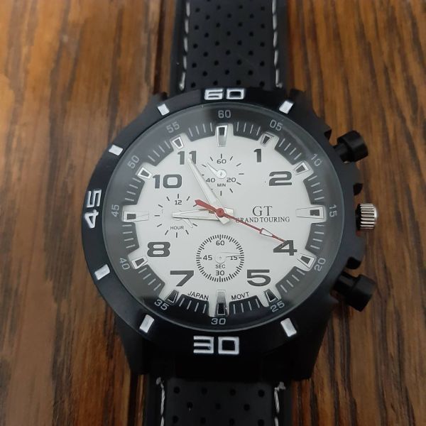 新品　未使用　メンズ　腕時計　ミリタリー　モータースポーツをイメージした精悍なデザイン　時計　アーミーウォッチ　本体直径：4.4cm_画像2