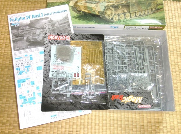 未使用品 サイバーホビー 1/35 ドイツ Ⅳ号戦車J型 最後期生産型 7.5cm Sd.Kfz.161 4号戦車J型_画像2