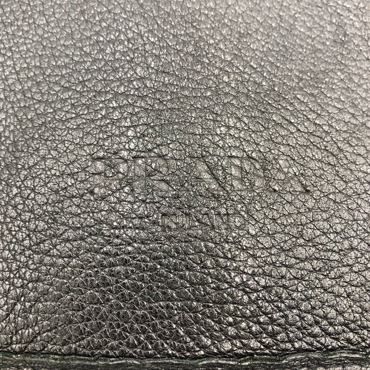 極上品 PRADA プラダ メッセンジャーバッグ ショルダーバッグ ロゴ型押し ベルト レザー 黒 ブラック メンズ ビジネス 大容量 A4収納可_画像6