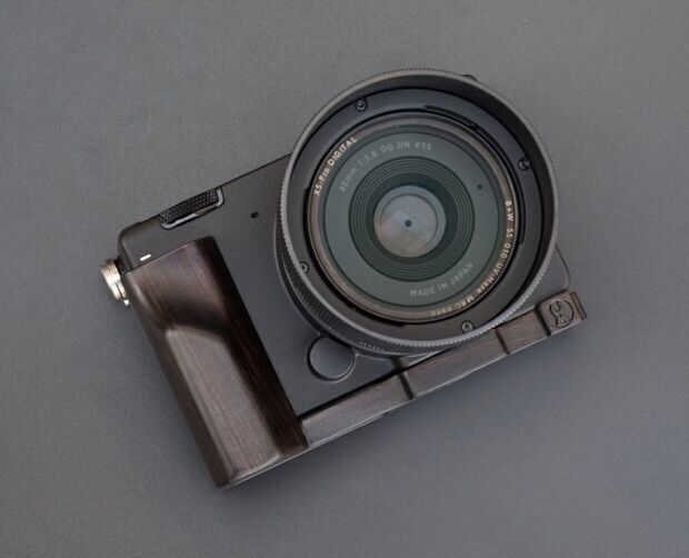 新品 SIGMA fp シグマ FP用ハンドグリップ(黒檀/エボニー 新品 SIGMA fp シグマ FP用ハンドグリップ(黒檀/エボニー