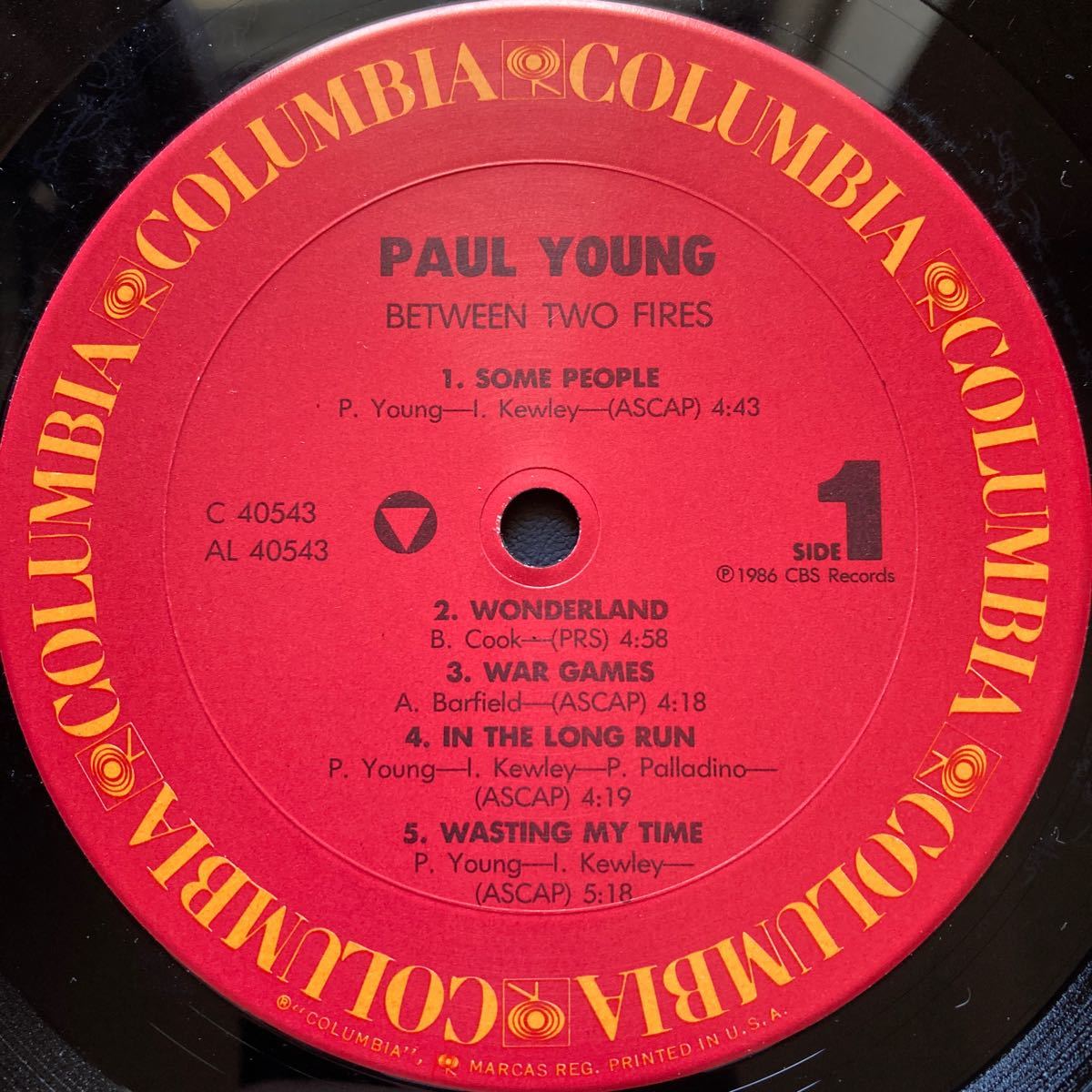 LP PAUL YOUNG / BETWEEN TWO FIRES_画像9