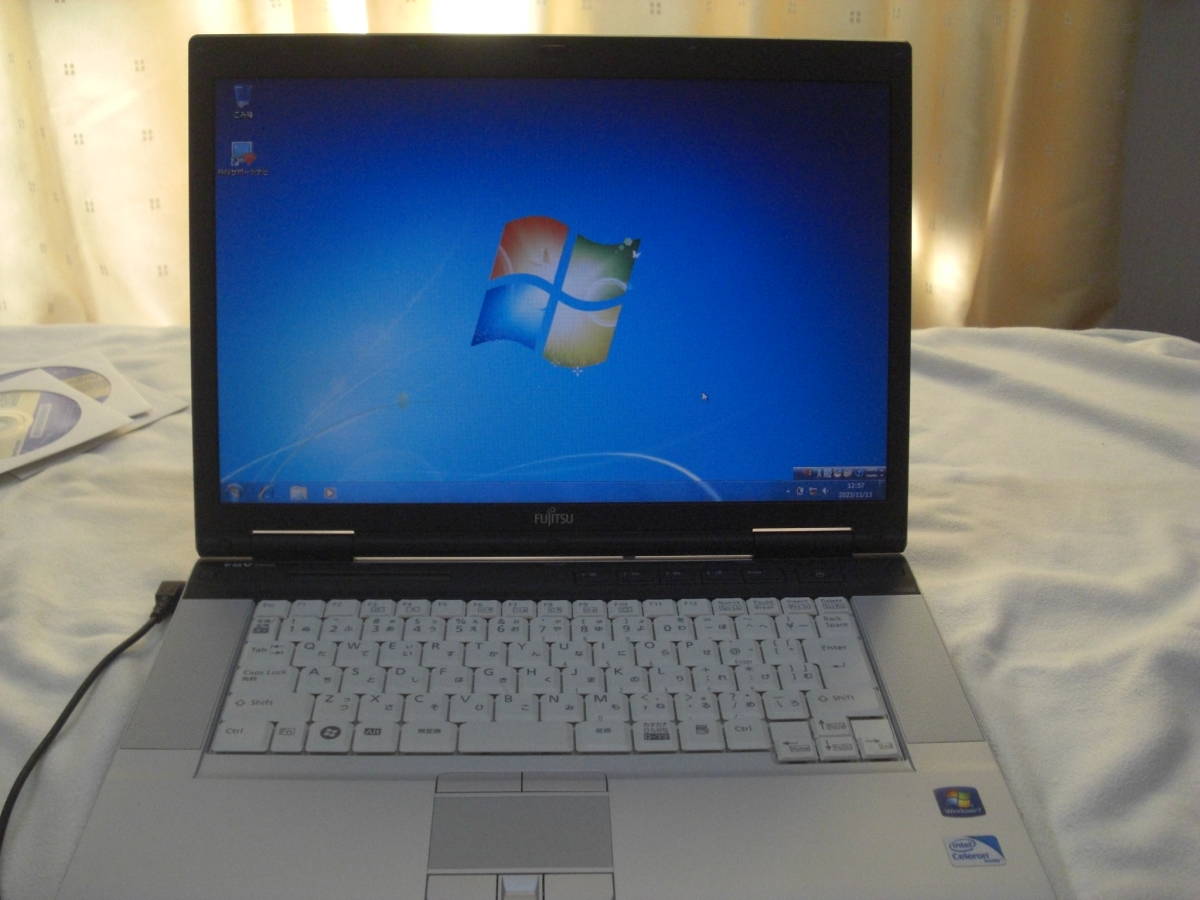 富士通 FMV-LIFEBOOK FMV-E8290 FMVNEISE Win7 Pro 初期状態です_画像5