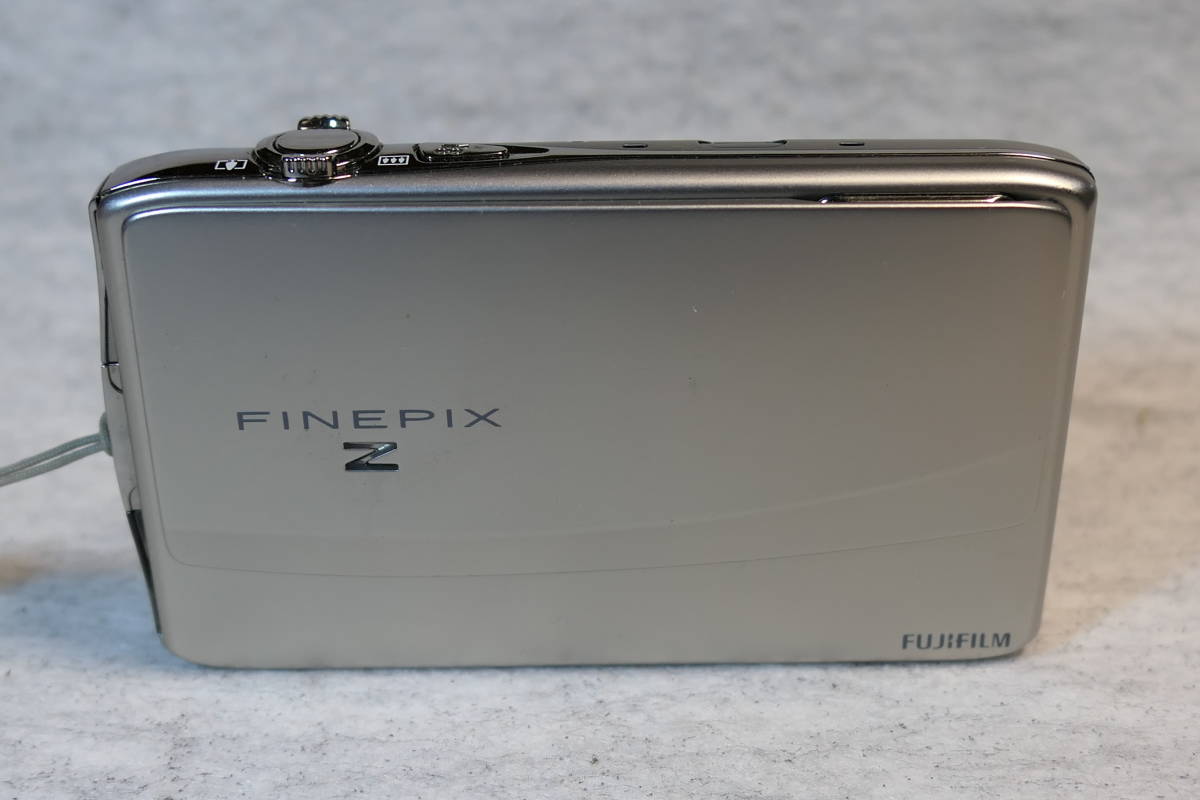 ファインピクス Z900 EXR シルバー かなり綺麗です　_画像1