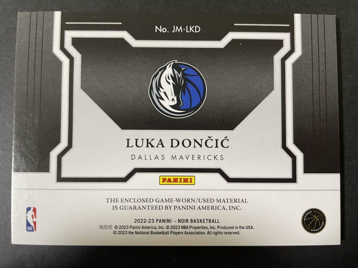 99枚限定　2022-23 Panini 高級シリーズ　noir luka doncic jumbo materials jersey ジャンボジャージ　NBAカード　ルカ　ドンチッチ_画像2