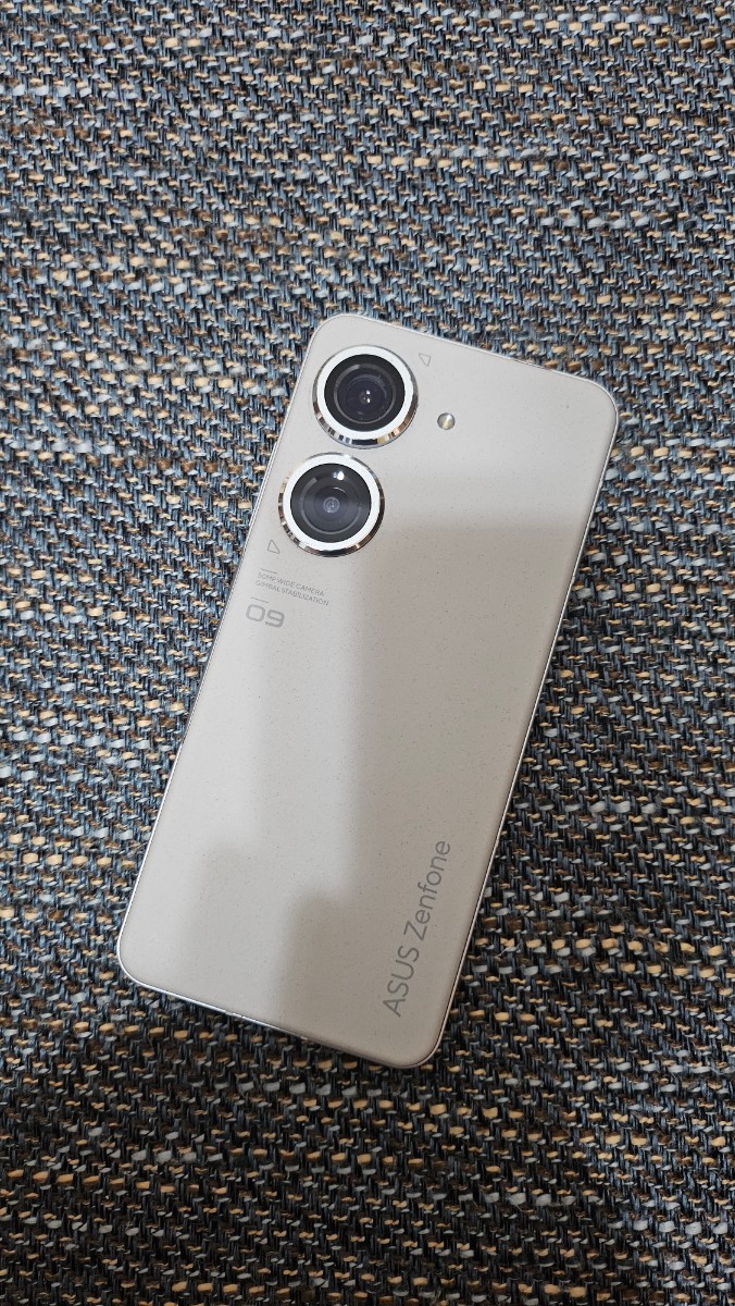 Zenfone9 8GB/128GB ムーンライトホワイト 中古美品 ASUS AI2202 国内