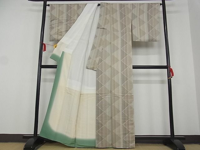 平和屋-こころ店■上質な小紋　幾何学間道　着丈161.5cm　裄丈66.5cm　正絹　逸品　B-wt9825_画像2